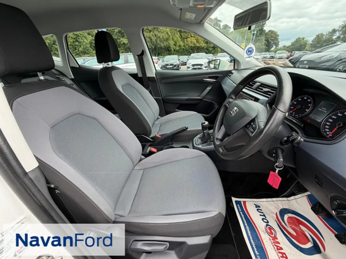 SEAT Arona Hatchback, Petrol, 2021, White