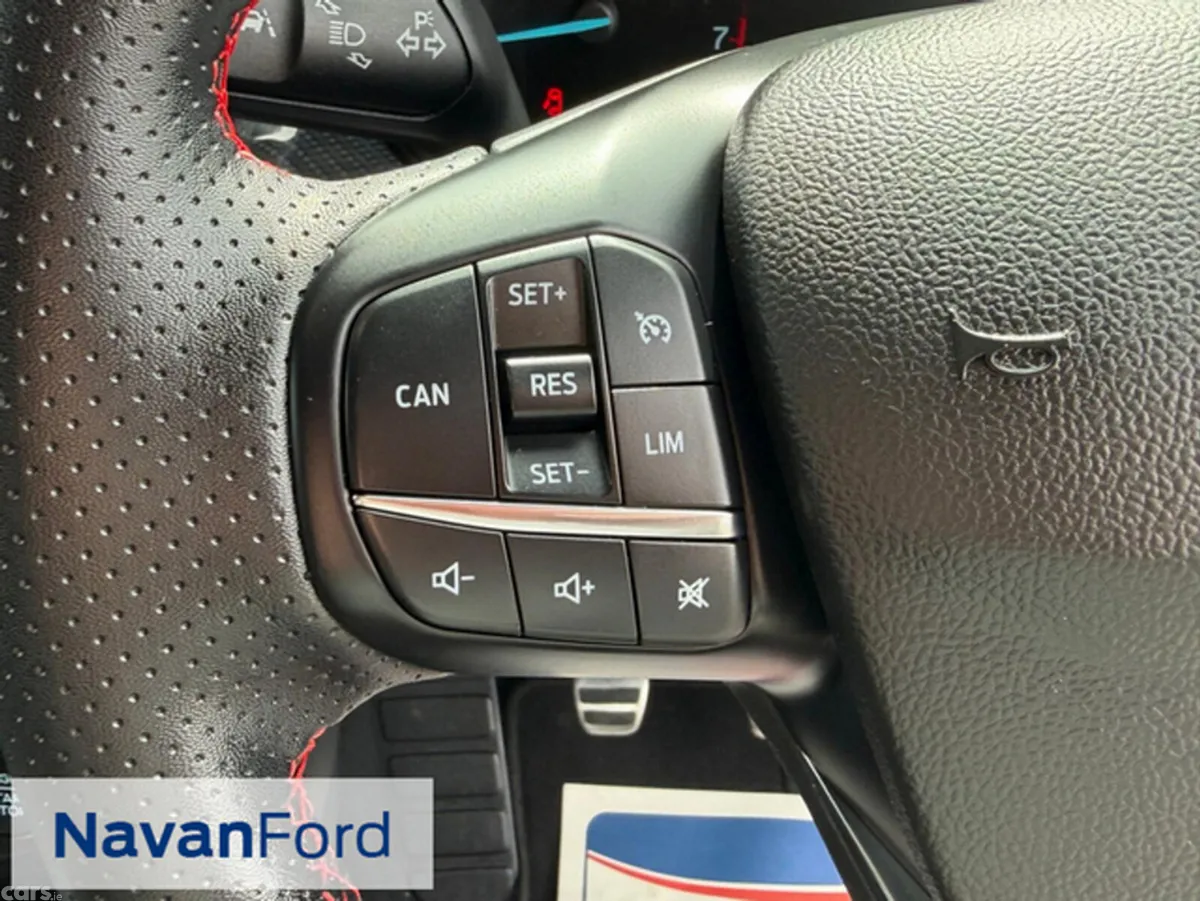 Ford Focus Hatchback, Petrol, 2024, Black