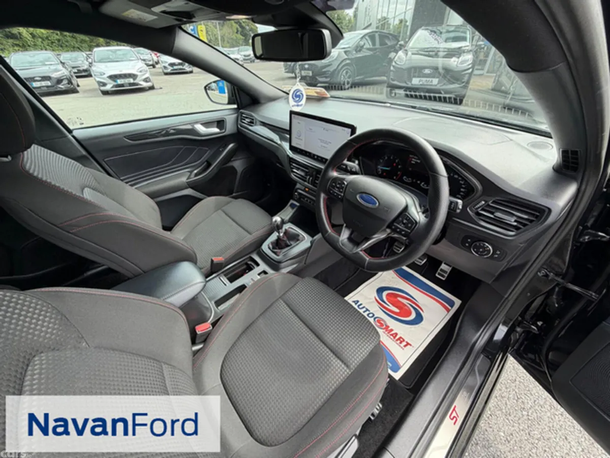 Ford Focus Hatchback, Petrol, 2024, Black
