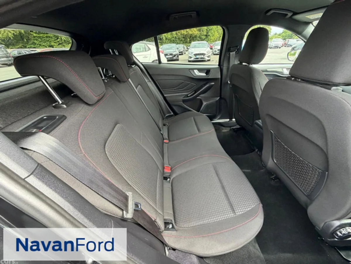 Ford Focus Hatchback, Petrol, 2024, Black