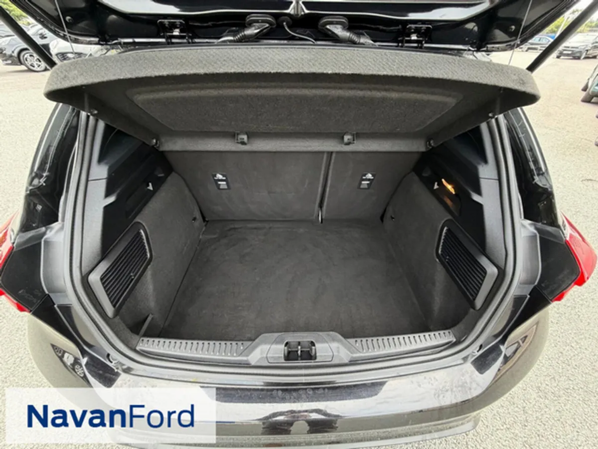 Ford Focus Hatchback, Petrol, 2024, Black