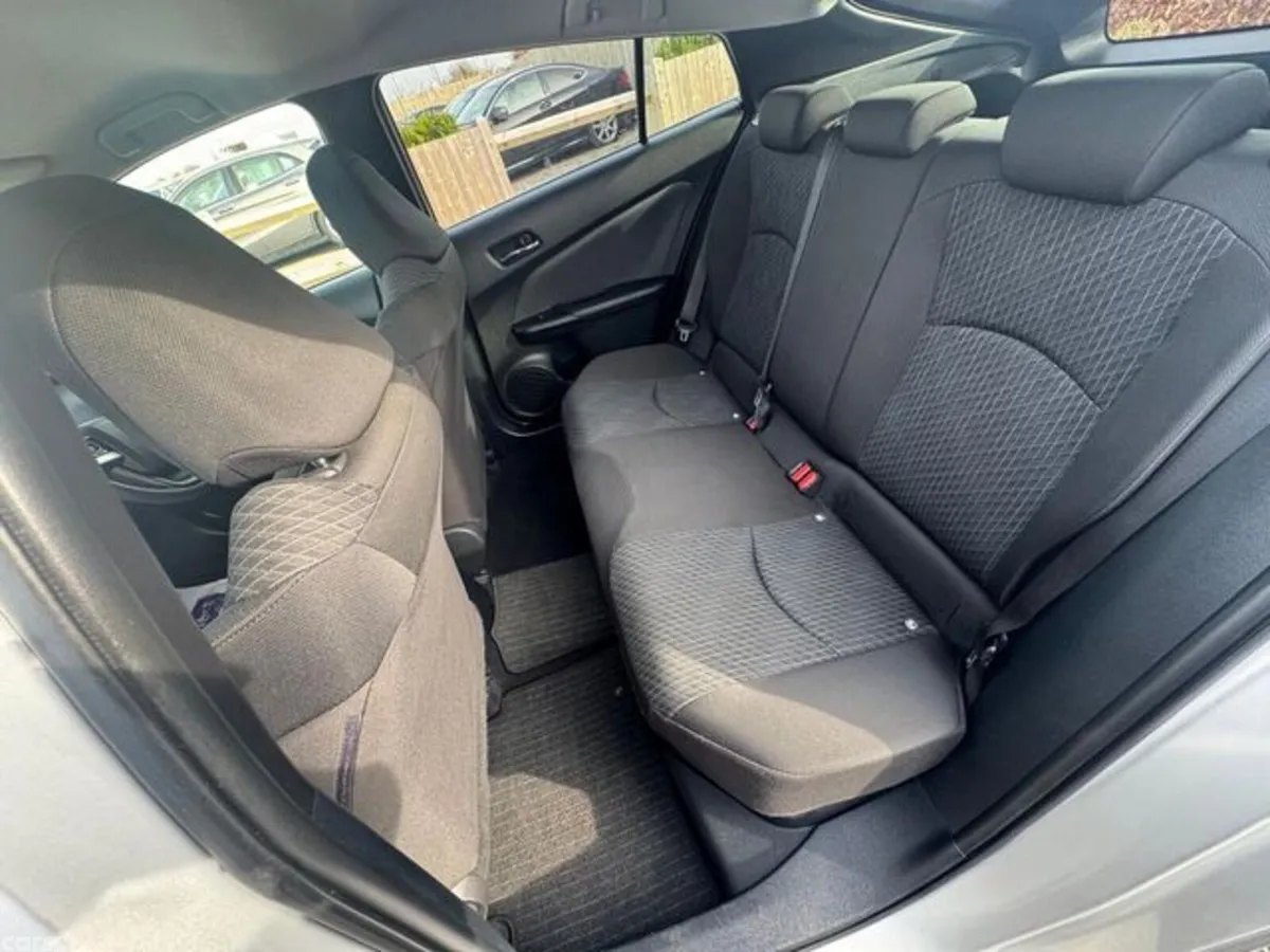 Toyota Prius Hatchback, Petrol Hybrid, 2017, Silver