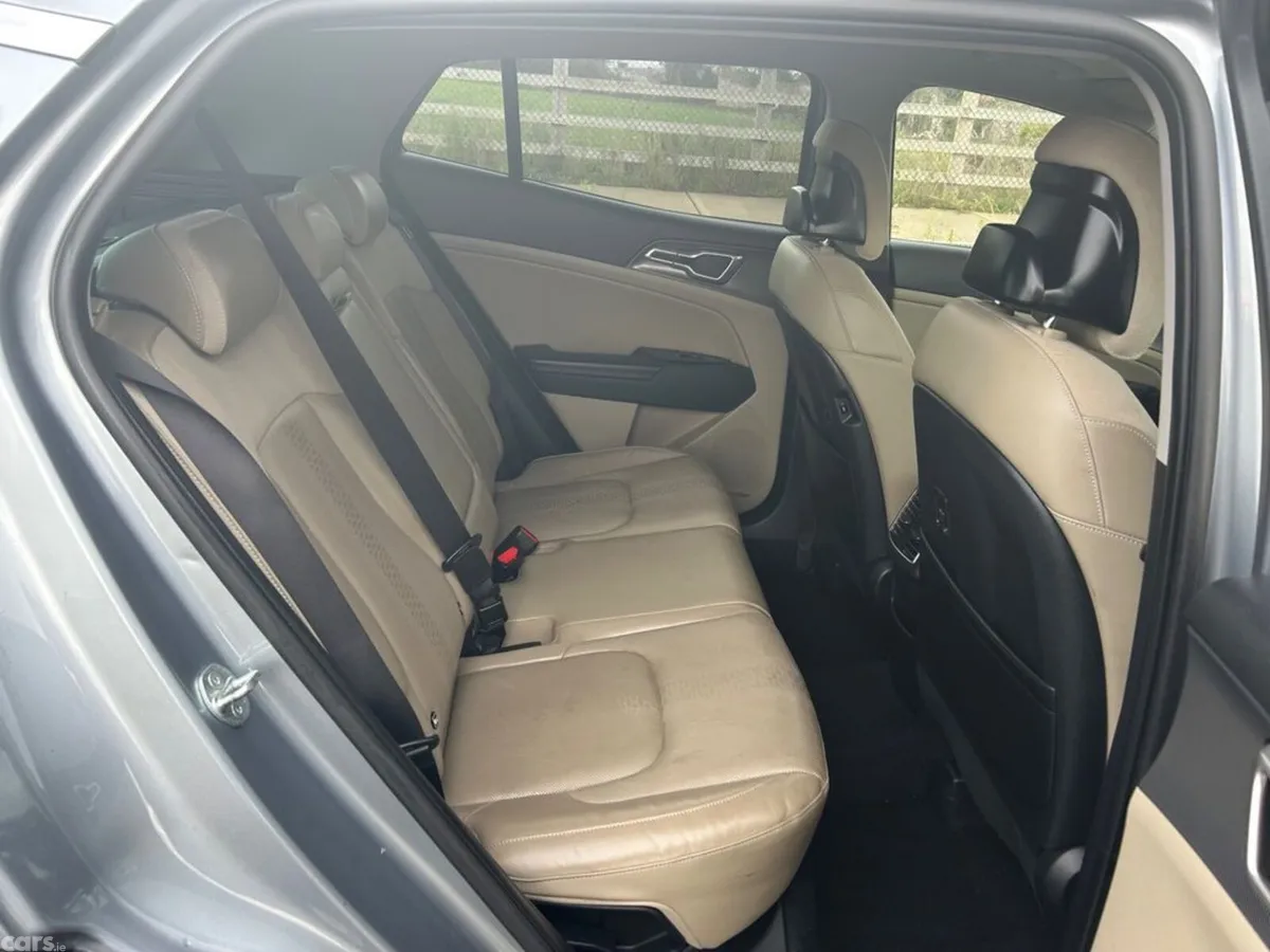 Kia Sportage MPV, Diesel, 2023, Grey