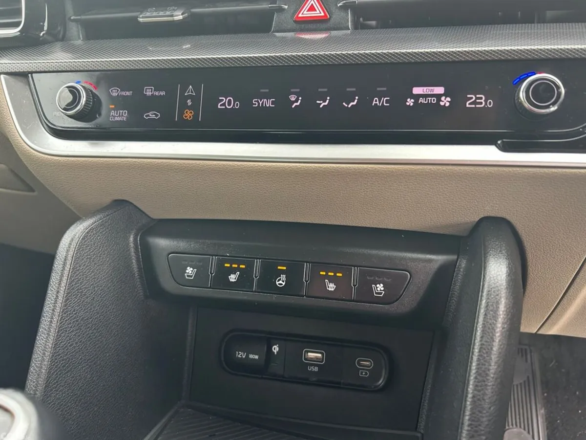 Kia Sportage MPV, Diesel, 2023, Grey