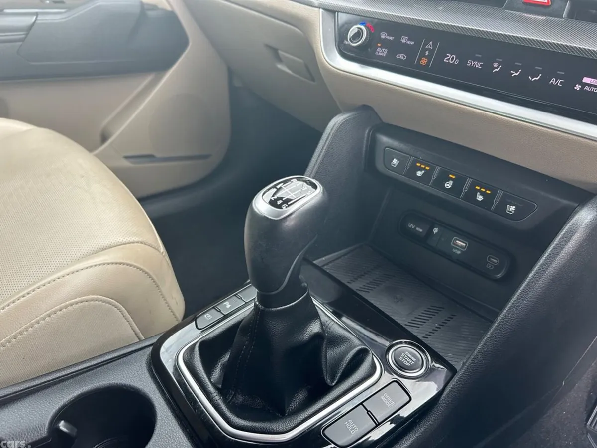 Kia Sportage MPV, Diesel, 2023, Grey