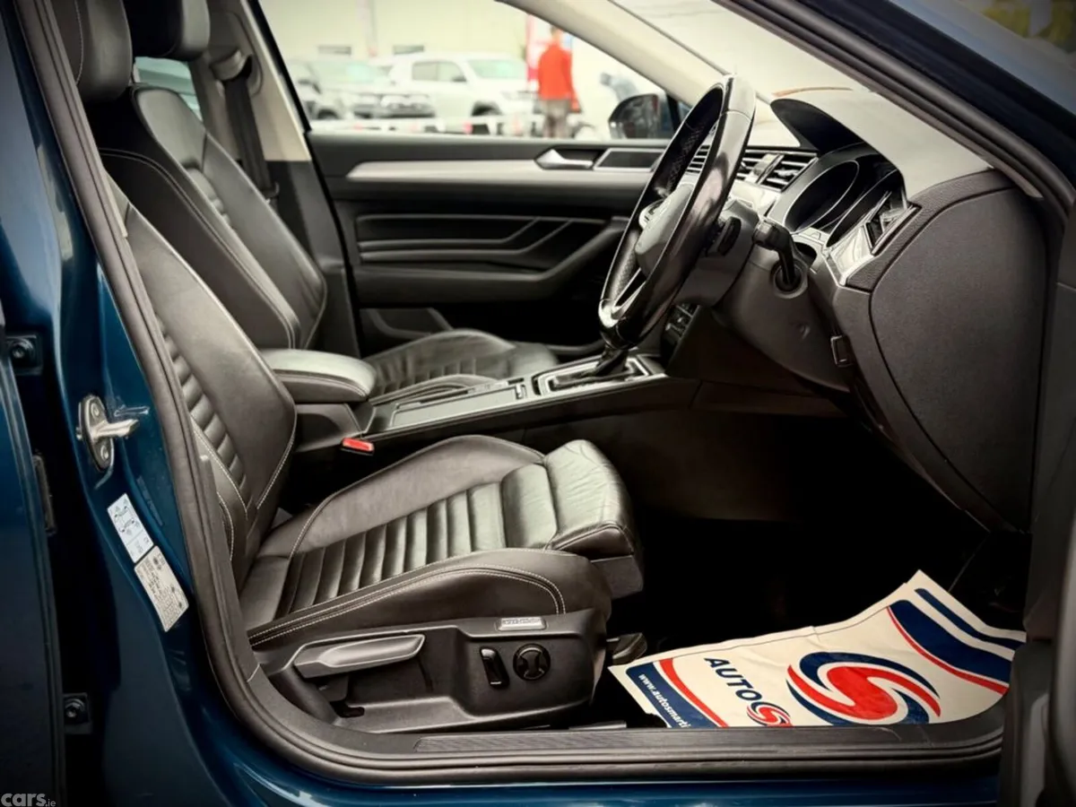 Volkswagen Passat Saloon, Diesel, 2020, Blue