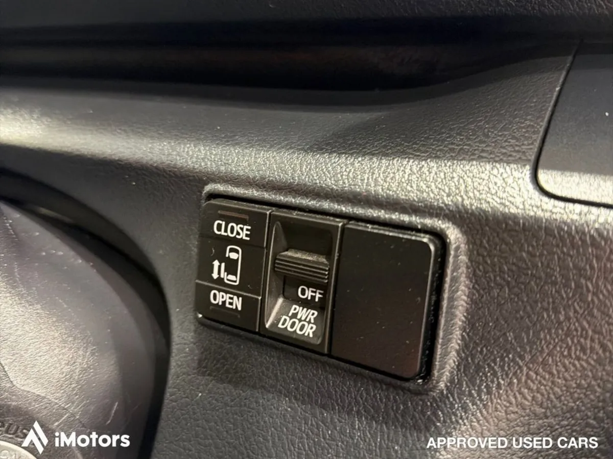 Toyota Sienta MPV, Petrol Hybrid, 2017, Silver