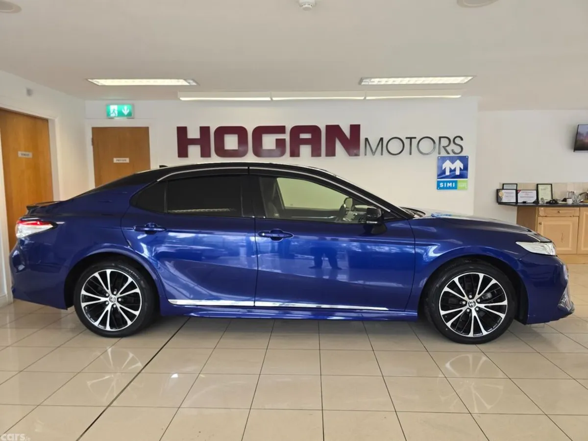Toyota Camry Saloon, Petrol Hybrid, 2020, Blue