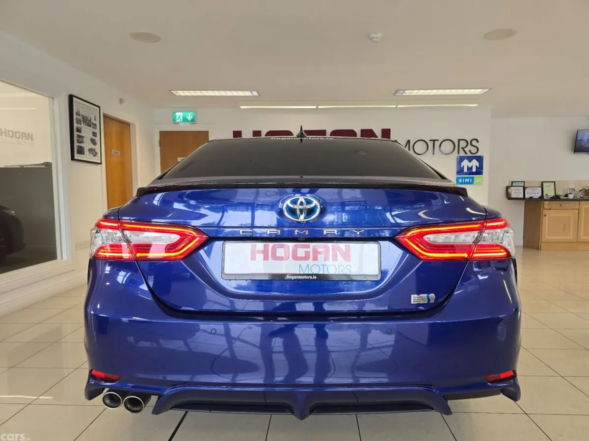 Toyota Camry Saloon, Petrol Hybrid, 2020, Blue