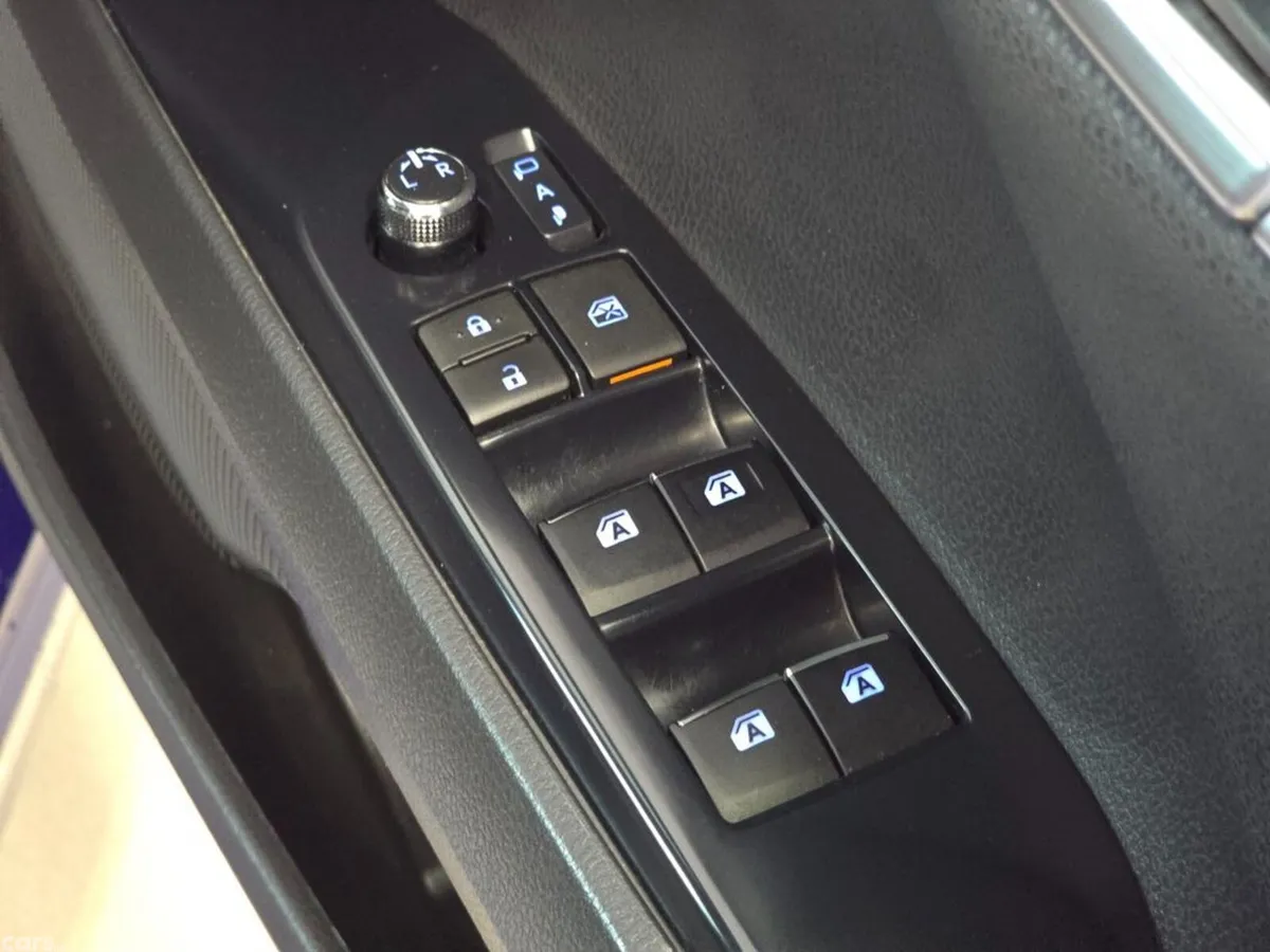 Toyota Camry Saloon, Petrol Hybrid, 2020, Blue
