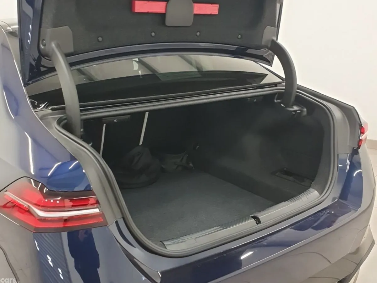 BMW 5-Series Saloon, Petrol Plug-in Hybrid, 2026, Blue