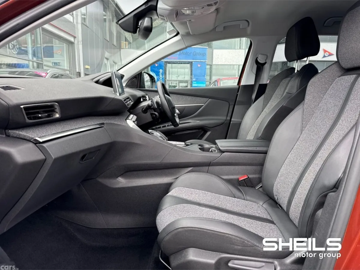 Peugeot 3008 MPV, Petrol, 2020, Brown