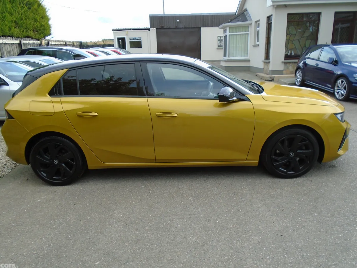 Opel Astra Hatchback, Diesel, 2022, Yellow