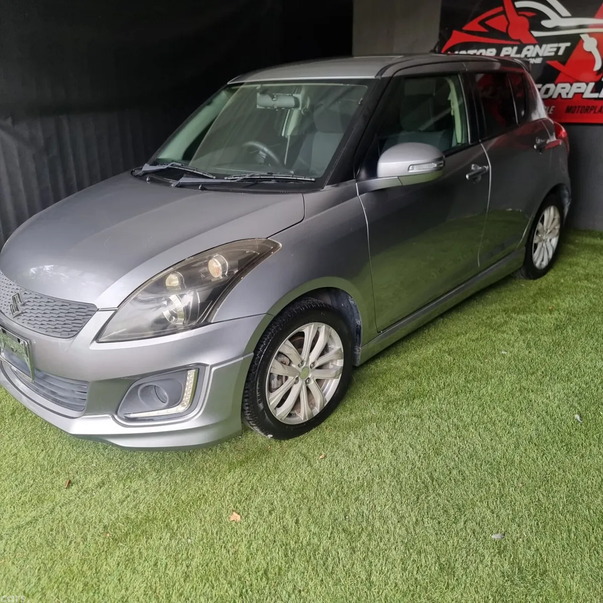 Suzuki Swift Hatchback, Petrol, 2014, Silver