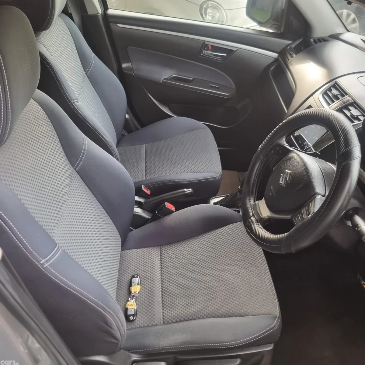 Suzuki Swift Hatchback, Petrol, 2014, Silver
