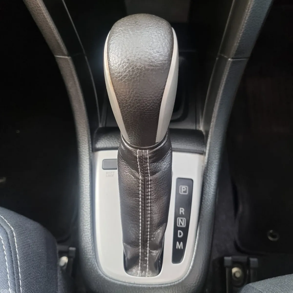 Suzuki Swift Hatchback, Petrol, 2014, Silver