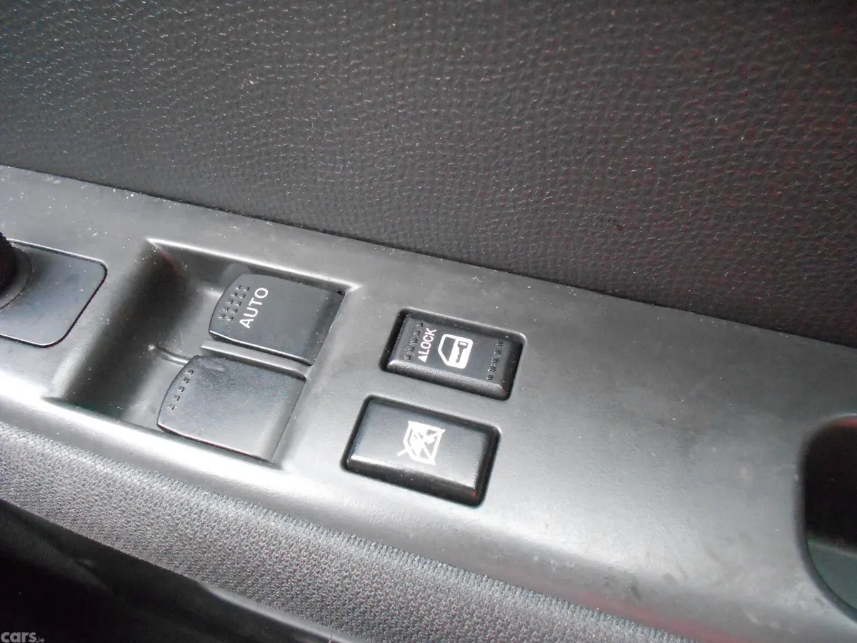 Suzuki Swift Hatchback, Petrol, 2010, Red