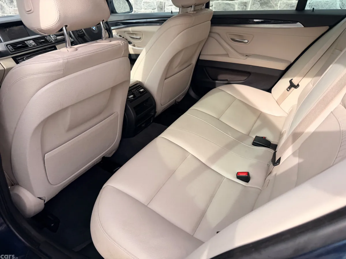 BMW 5-Series Estate/Jeep, Diesel, 2016, Blue