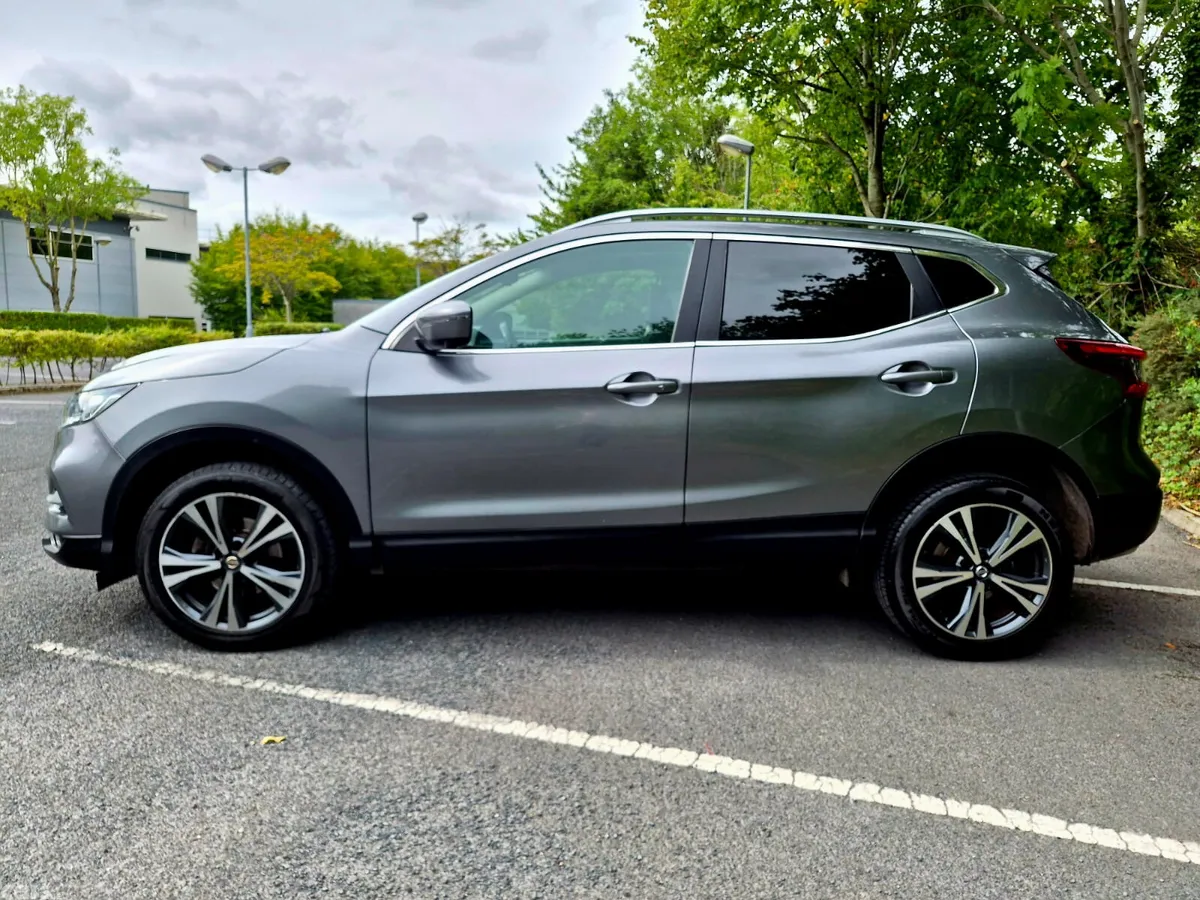 Nissan Qashqai Hatchback, Diesel, 2018, Grey