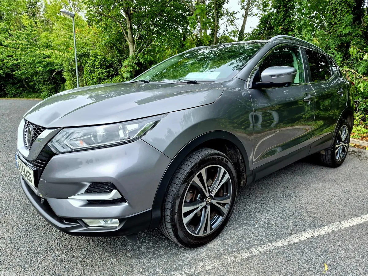 Nissan Qashqai Hatchback, Diesel, 2018, Grey