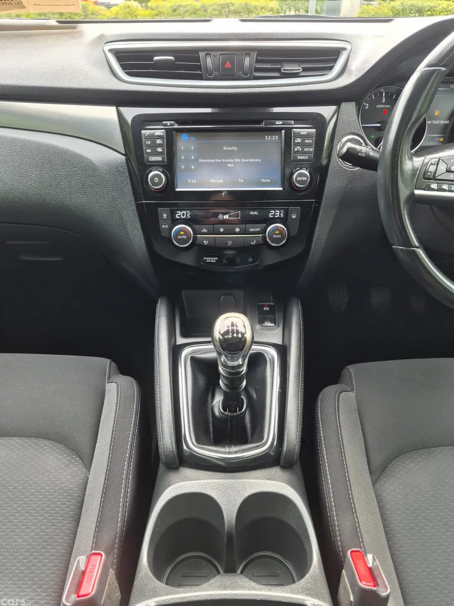 Nissan Qashqai Hatchback, Diesel, 2018, Grey