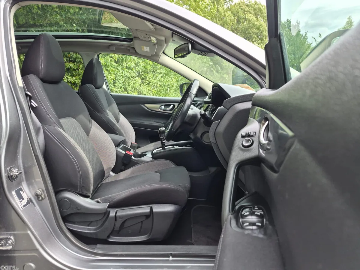 Nissan Qashqai Hatchback, Diesel, 2018, Grey