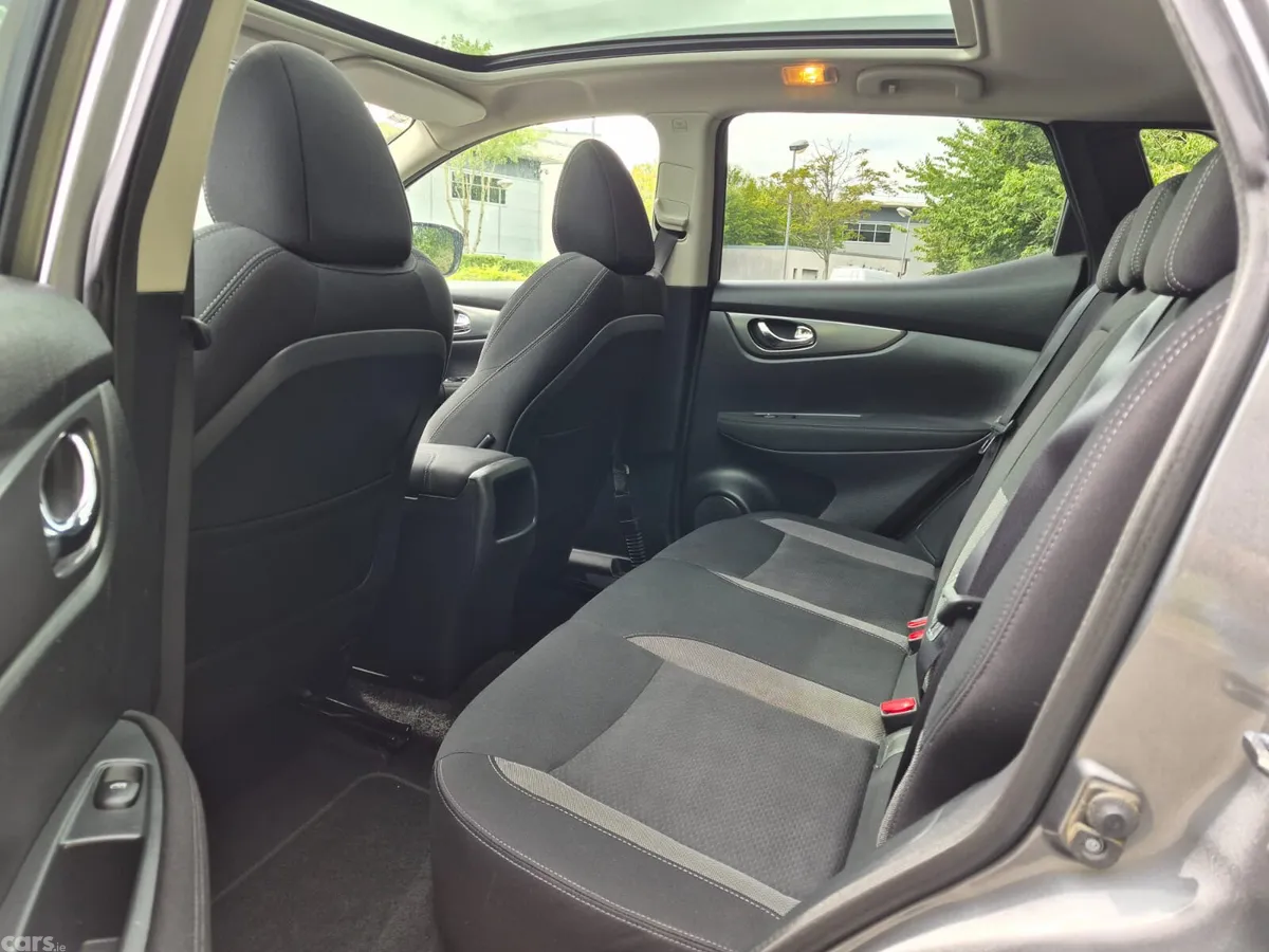 Nissan Qashqai Hatchback, Diesel, 2018, Grey