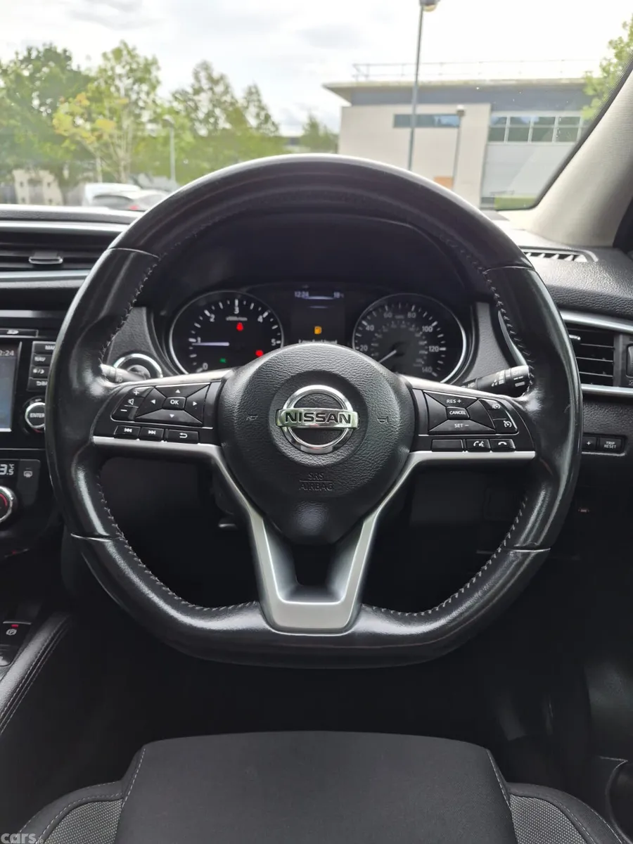 Nissan Qashqai Hatchback, Diesel, 2018, Grey
