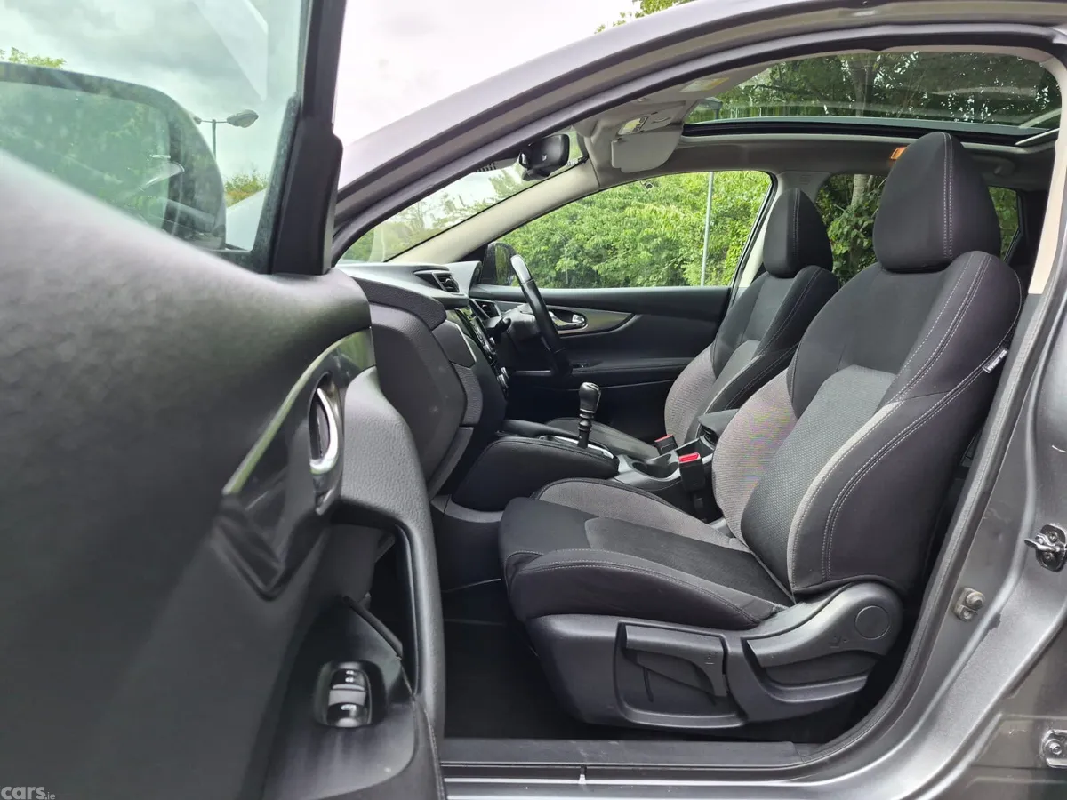 Nissan Qashqai Hatchback, Diesel, 2018, Grey