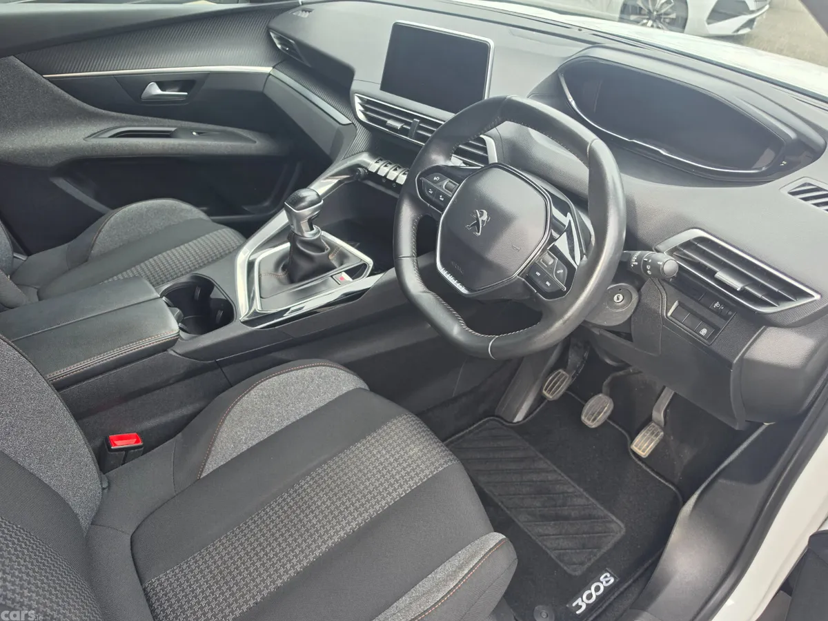 Peugeot 3008 MPV, Petrol, 2020, White