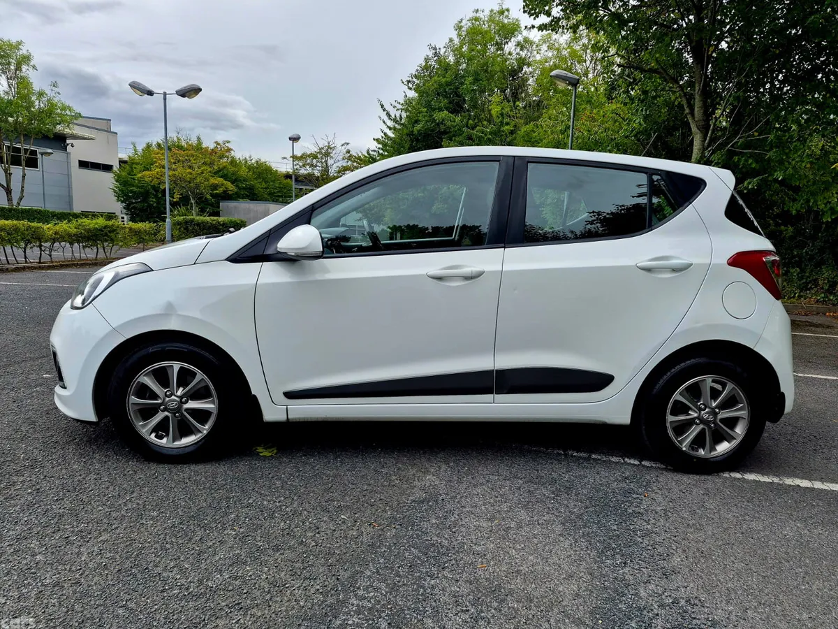 Hyundai i10 Hatchback, Petrol, 2016, White