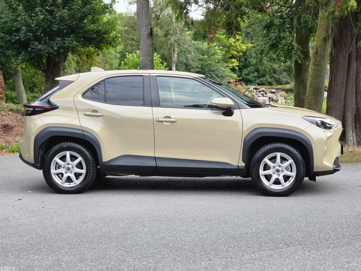Toyota Yaris Cross Estate, Petrol Hybrid, 2022, Beige