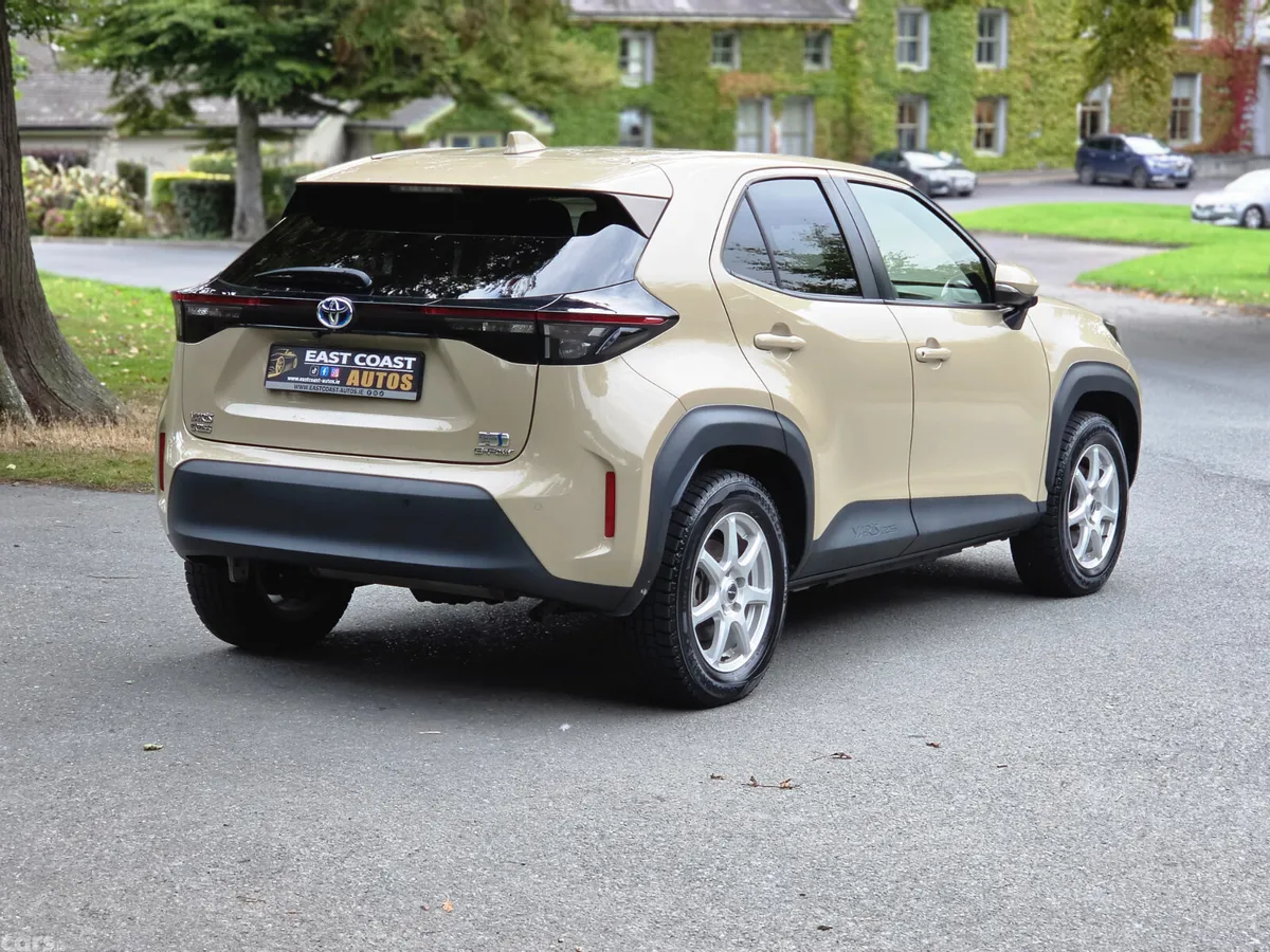 Toyota Yaris Cross Estate, Petrol Hybrid, 2022, Beige