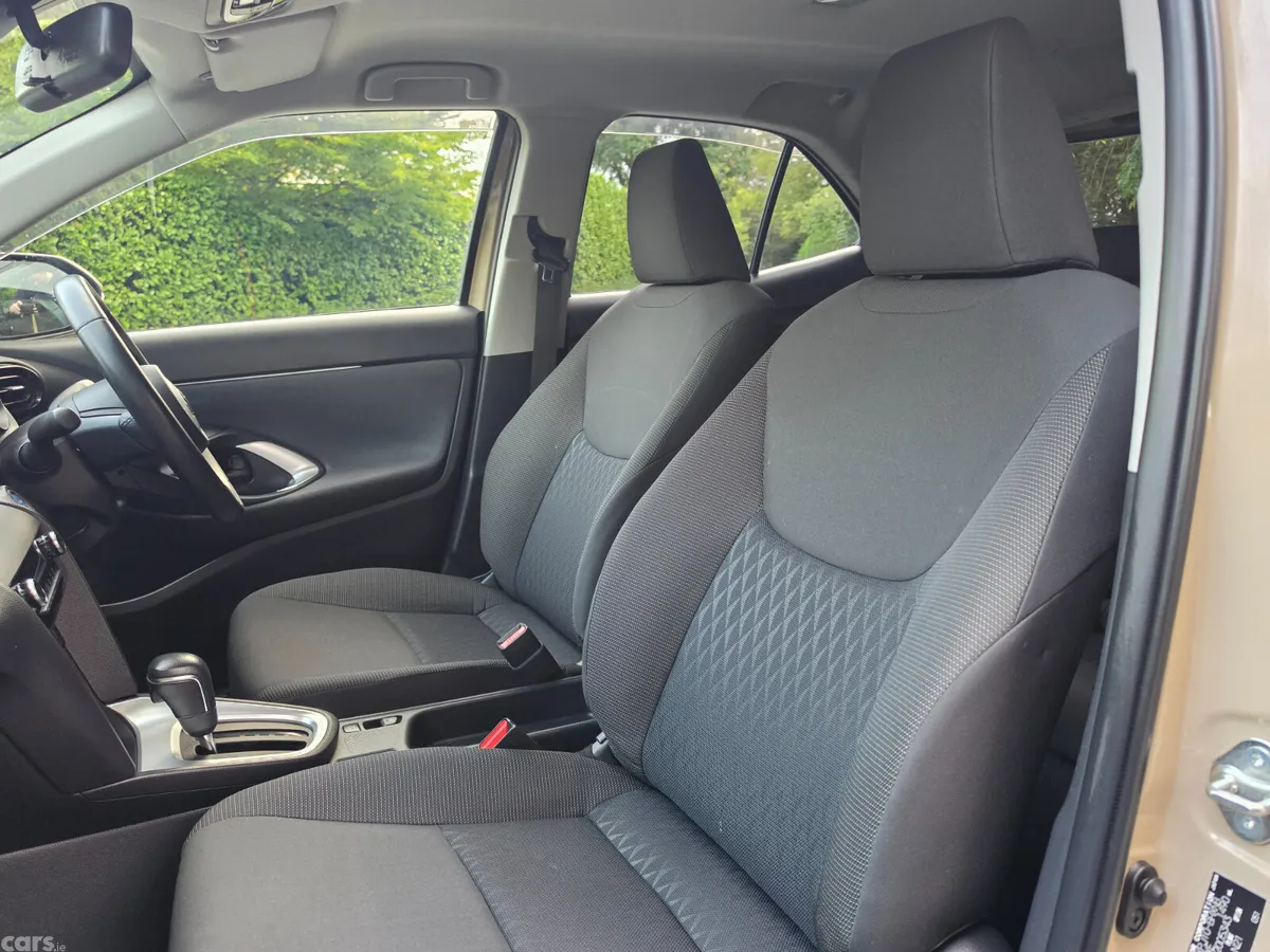 Toyota Yaris Cross Estate, Petrol Hybrid, 2022, Beige