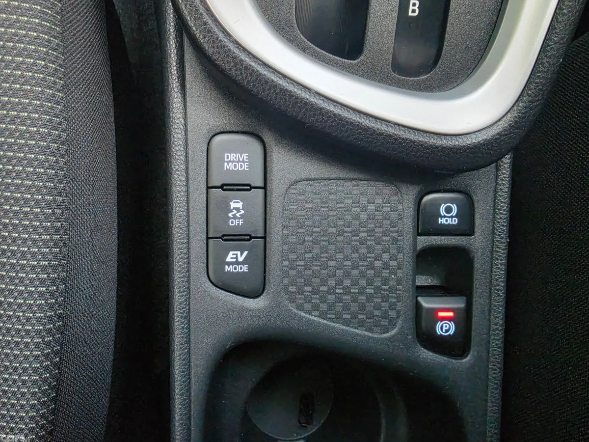 Toyota Yaris Cross Estate, Petrol Hybrid, 2022, Beige