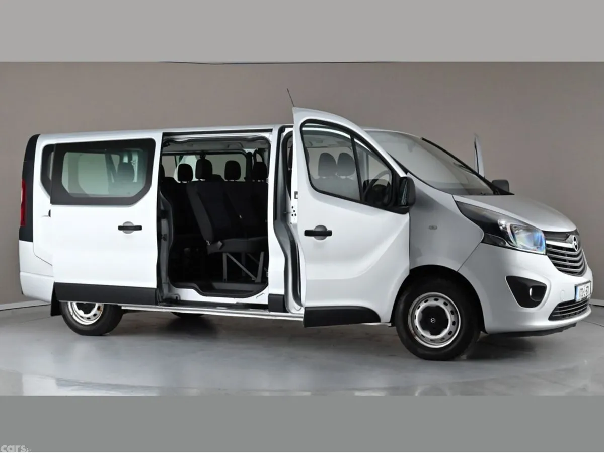 Opel Vivaro Minibus, Diesel, 2017, Silver