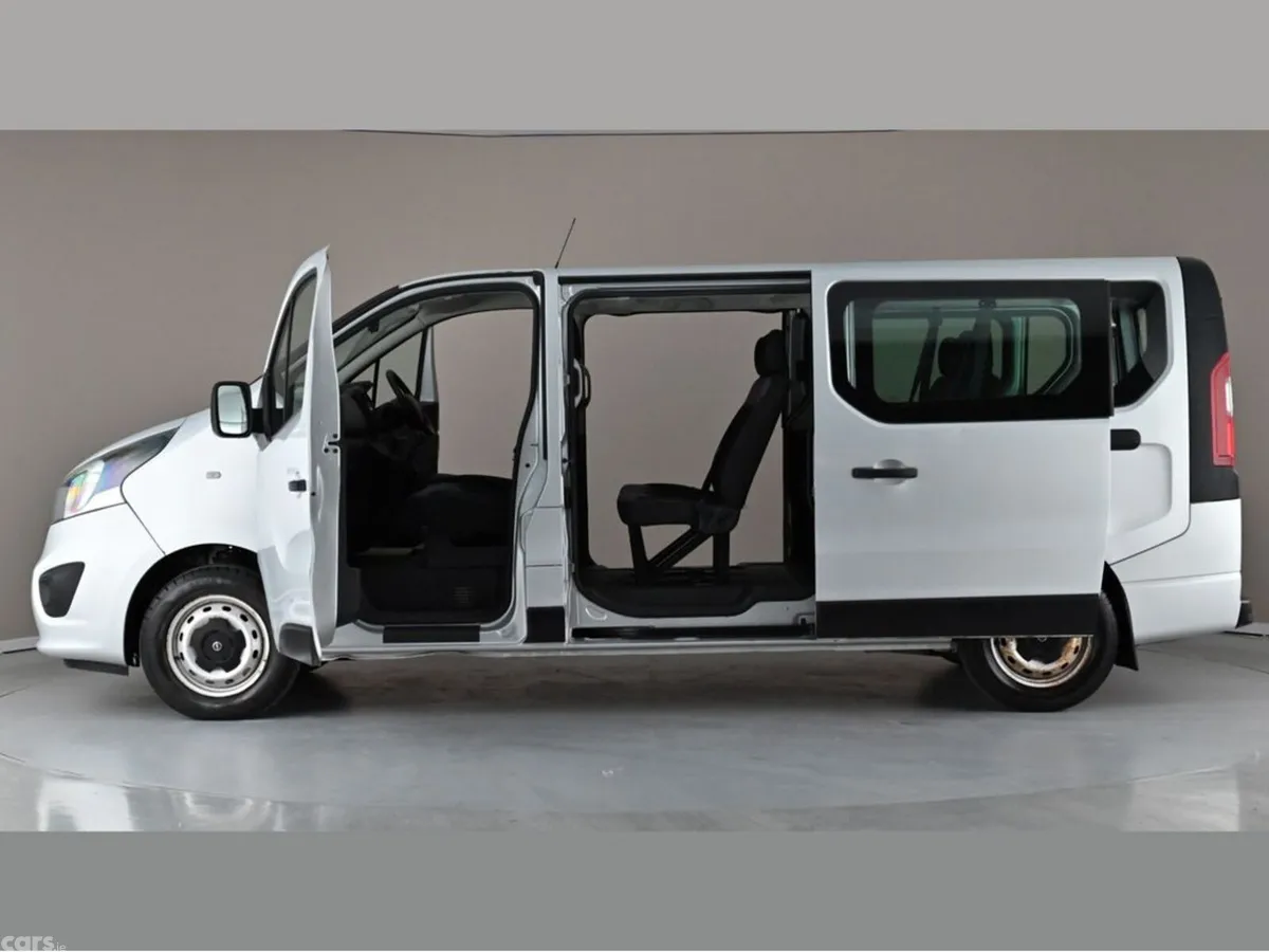 Opel Vivaro Minibus, Diesel, 2017, Silver