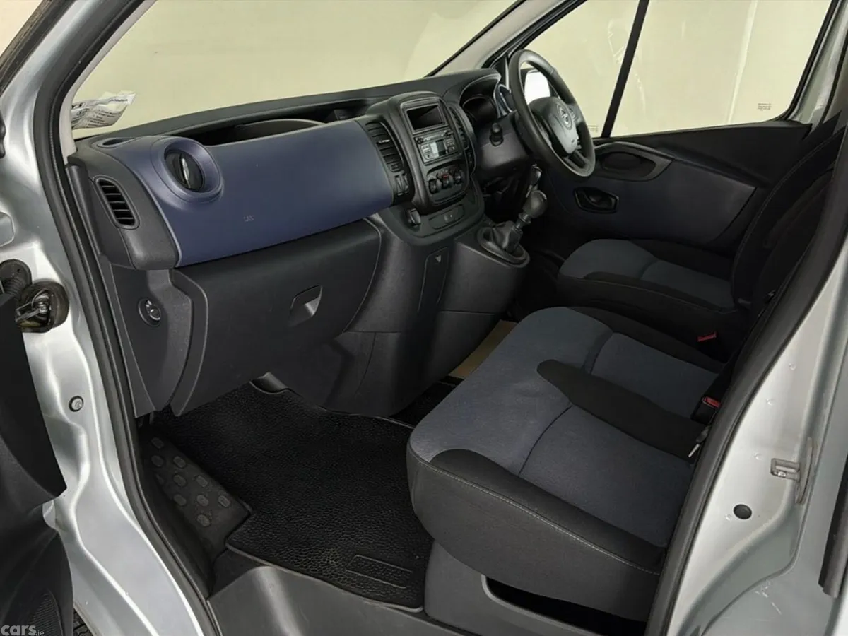 Opel Vivaro Minibus, Diesel, 2017, Silver