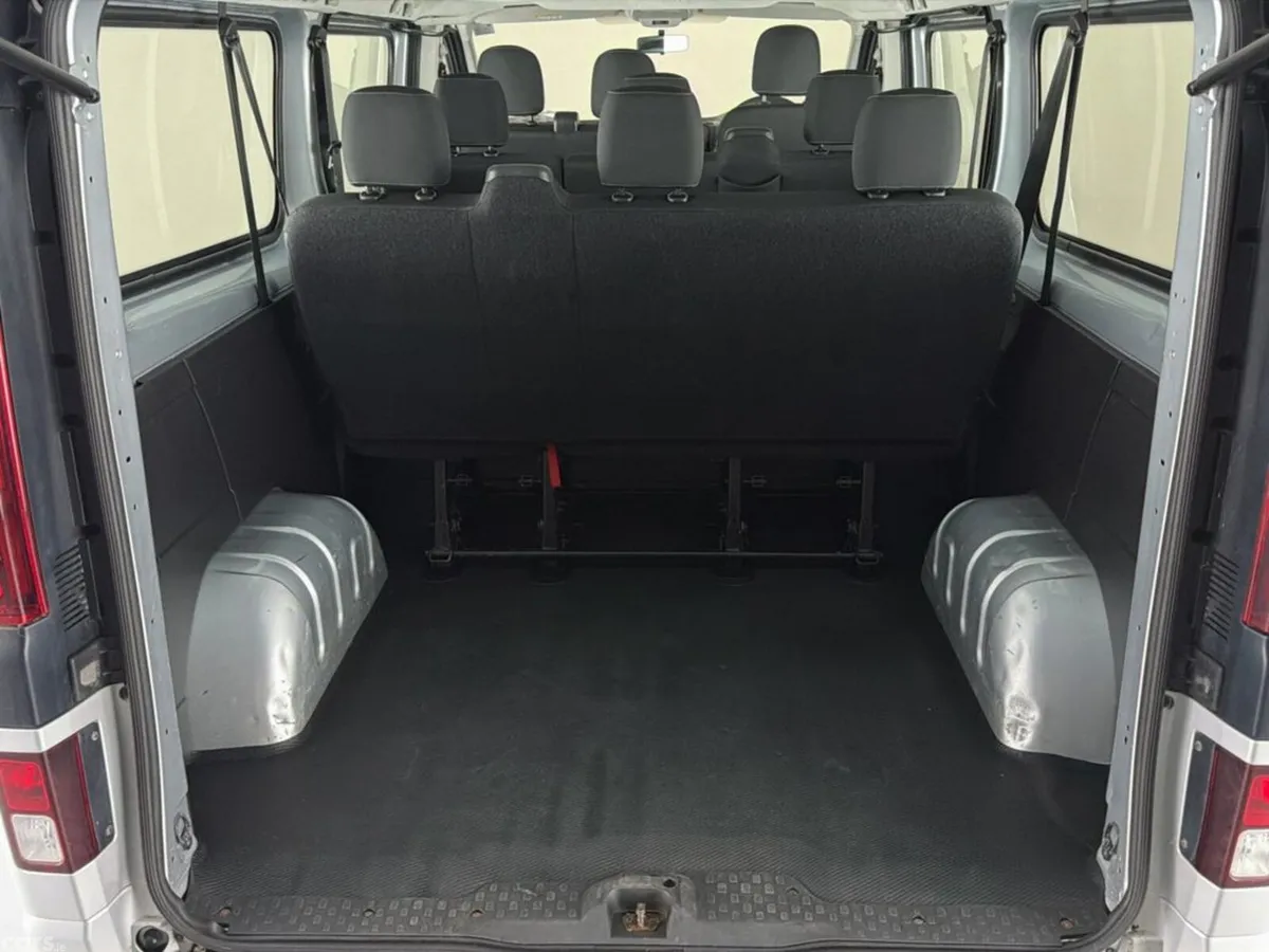 Opel Vivaro Minibus, Diesel, 2017, Silver