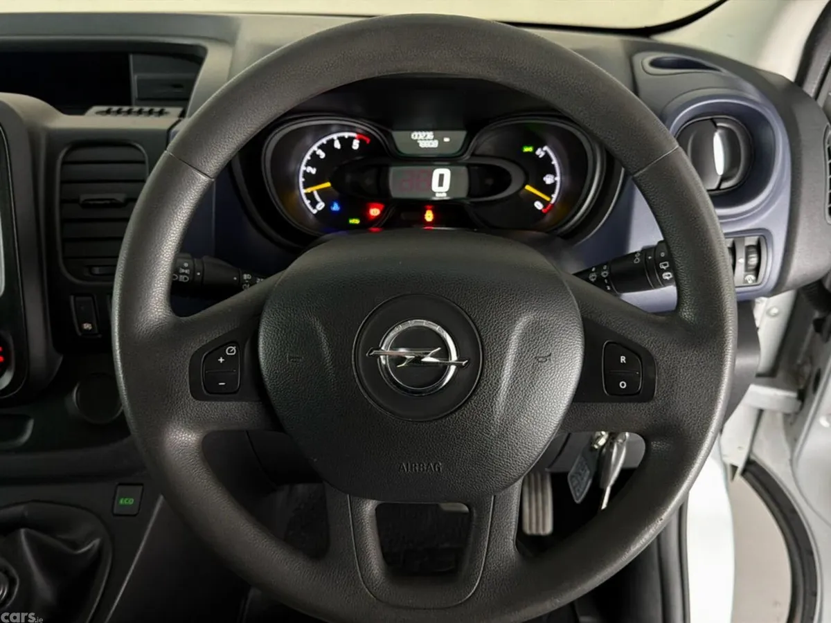 Opel Vivaro Minibus, Diesel, 2017, Silver