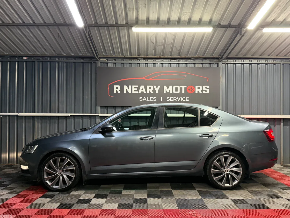 Skoda Octavia Saloon, Diesel, 2017, Grey