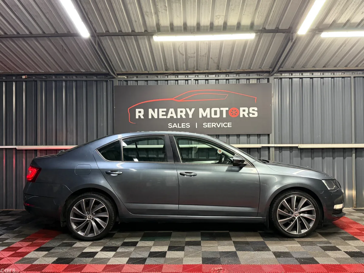 Skoda Octavia Saloon, Diesel, 2017, Grey