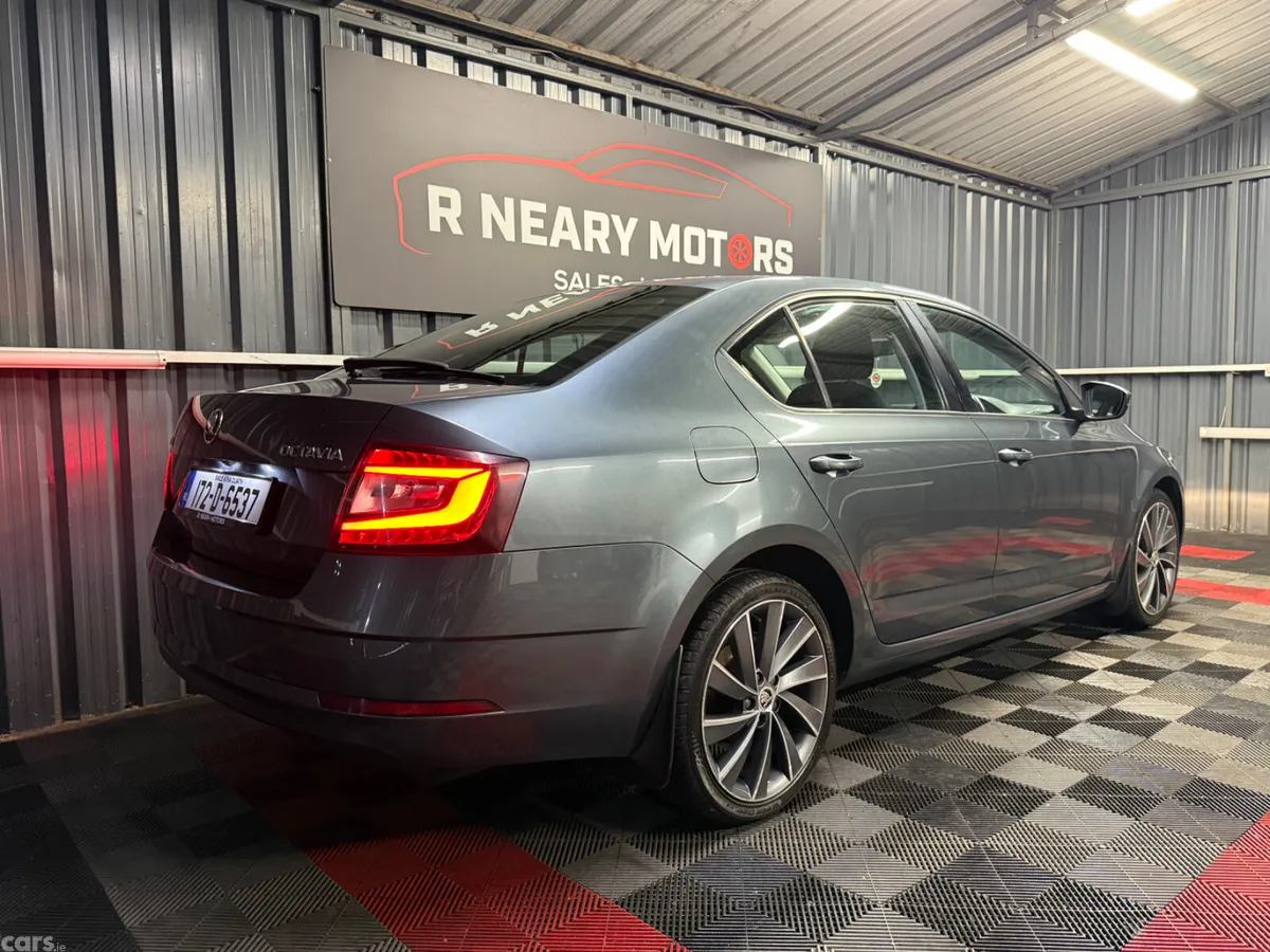 Skoda Octavia Saloon, Diesel, 2017, Grey