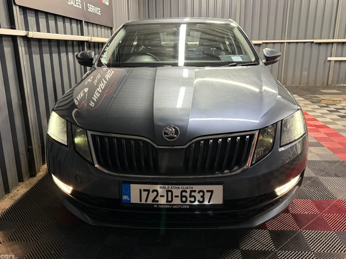 Skoda Octavia Saloon, Diesel, 2017, Grey