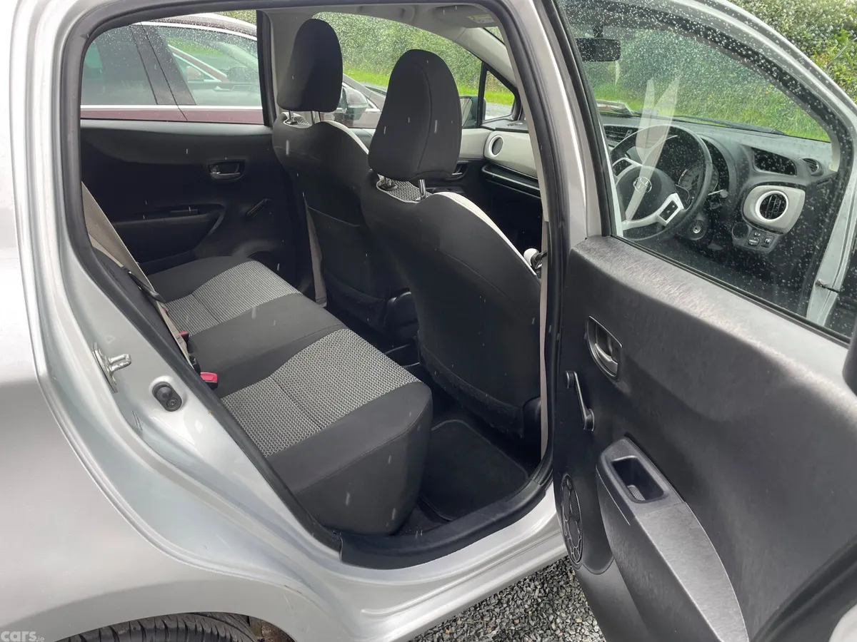 Toyota Yaris Hatchback, Petrol, 2014, Silver