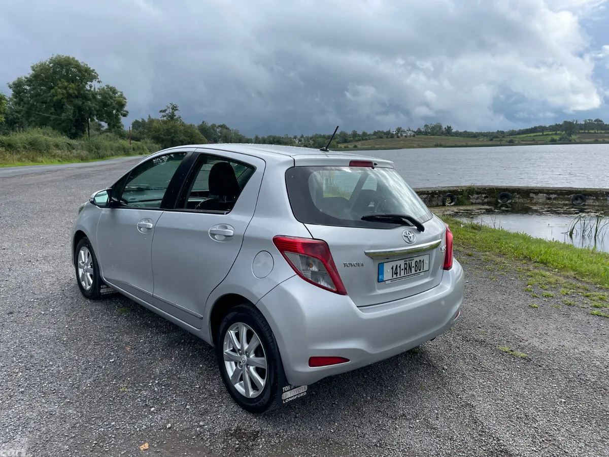 Toyota Yaris Hatchback, Petrol, 2014, Silver