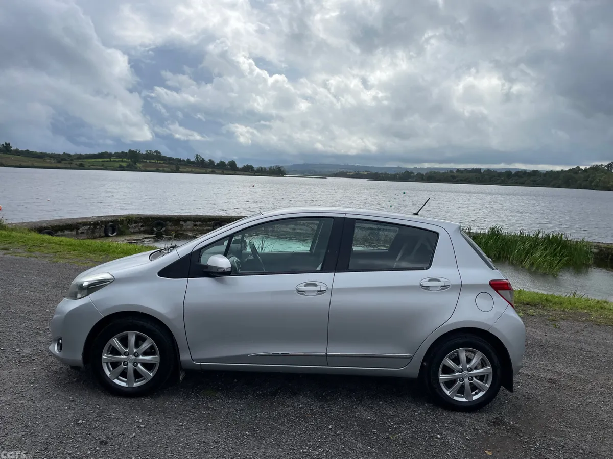Toyota Yaris Hatchback, Petrol, 2014, Silver