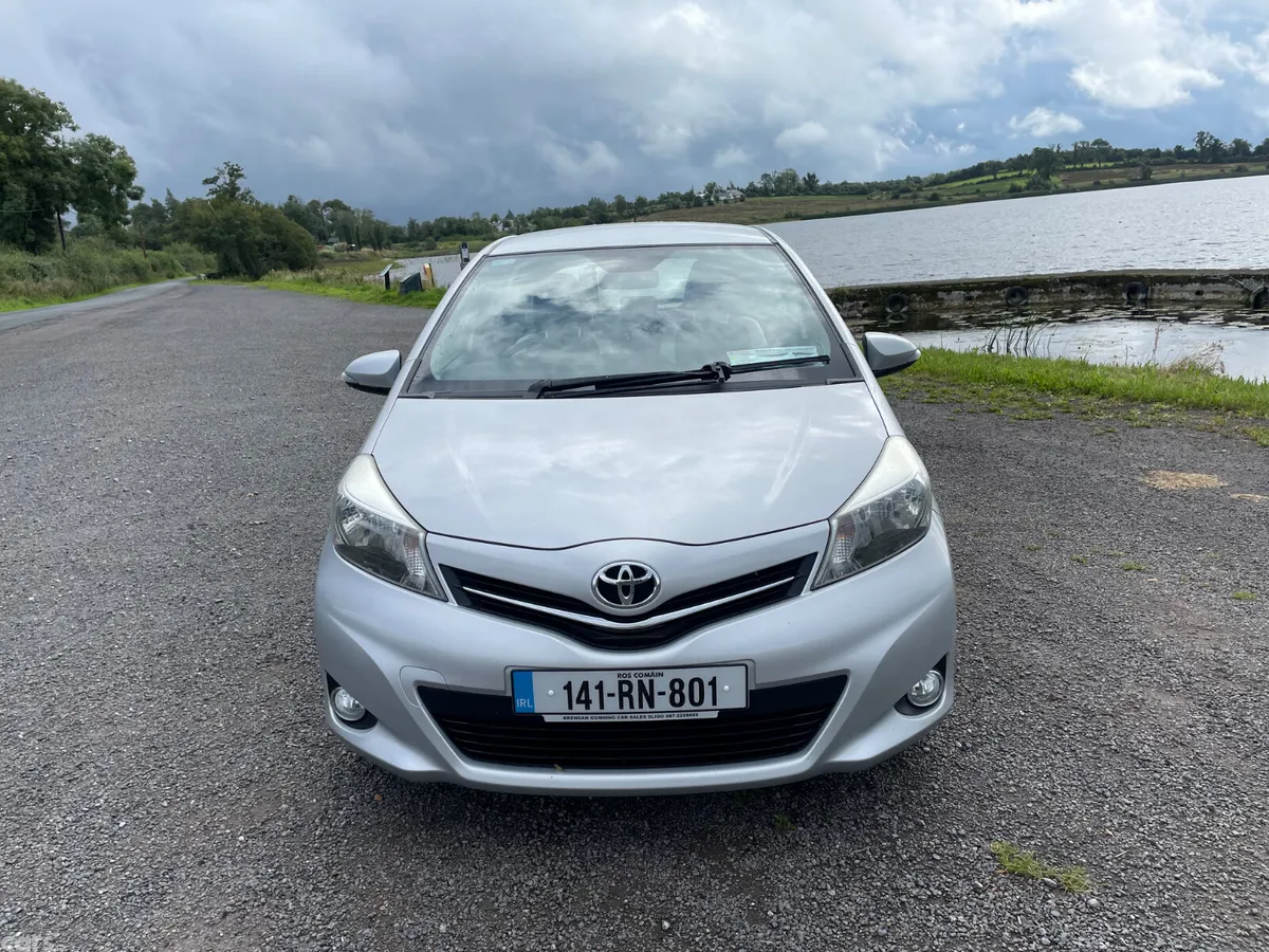 Toyota Yaris Hatchback, Petrol, 2014, Silver
