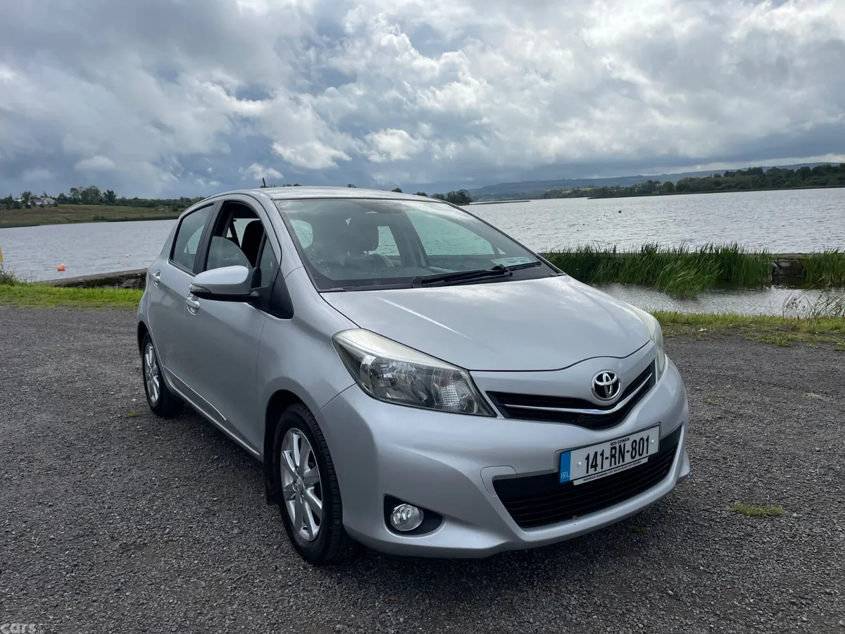 Toyota Yaris Hatchback, Petrol, 2014, Silver