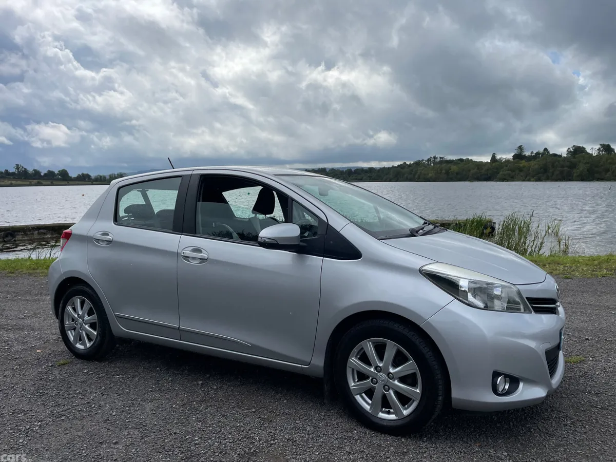 Toyota Yaris Hatchback, Petrol, 2014, Silver
